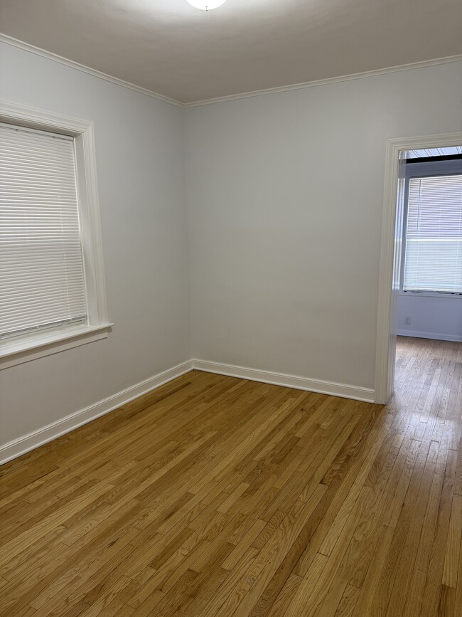 Building Photo - 5639 N Artesian Ave