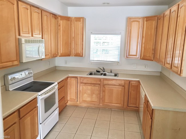 Building Photo - 3 br, 2.5 bath Townhome - 4757 Arco Ln