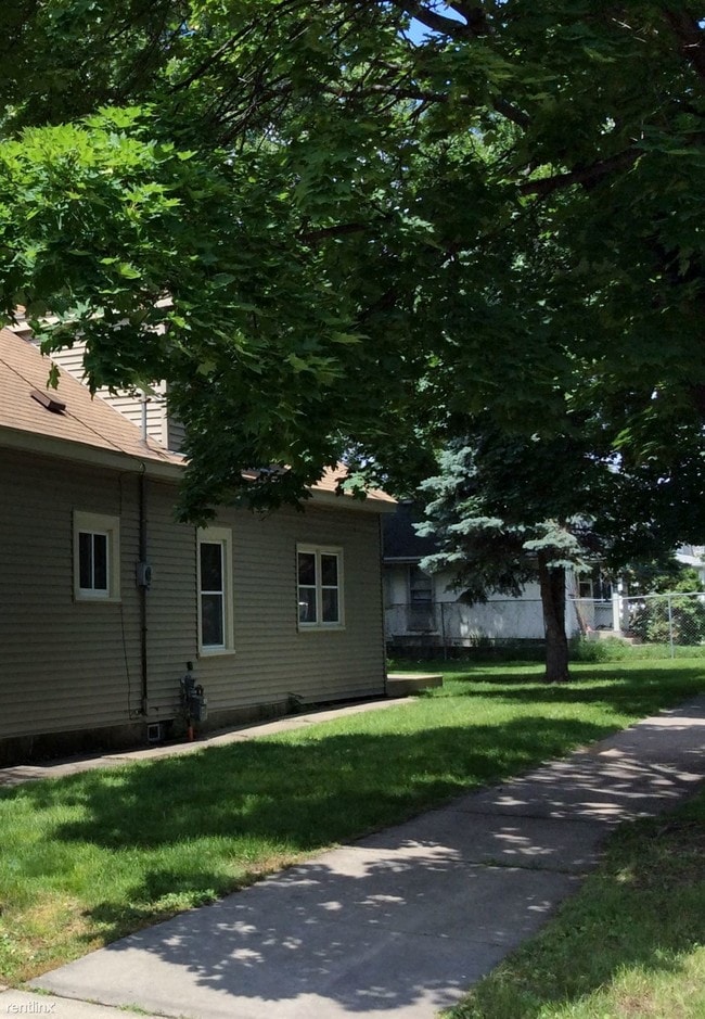 Building Photo - 475 Lawson Ave W