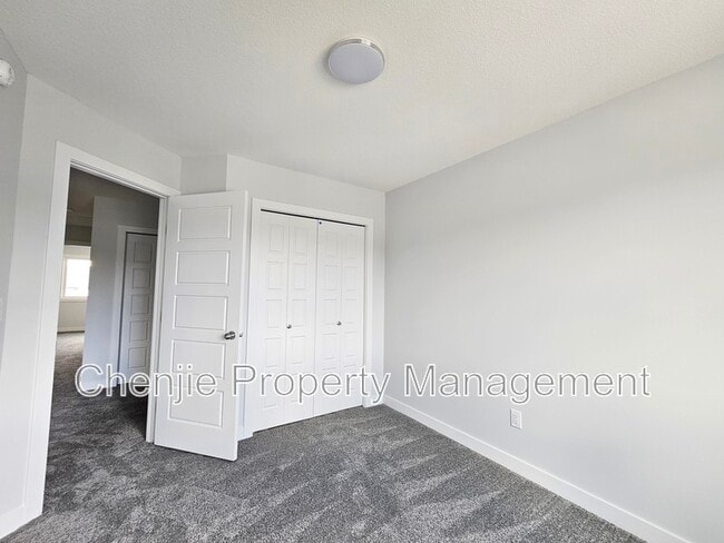 Building Photo - 3723-3214 214 St NW