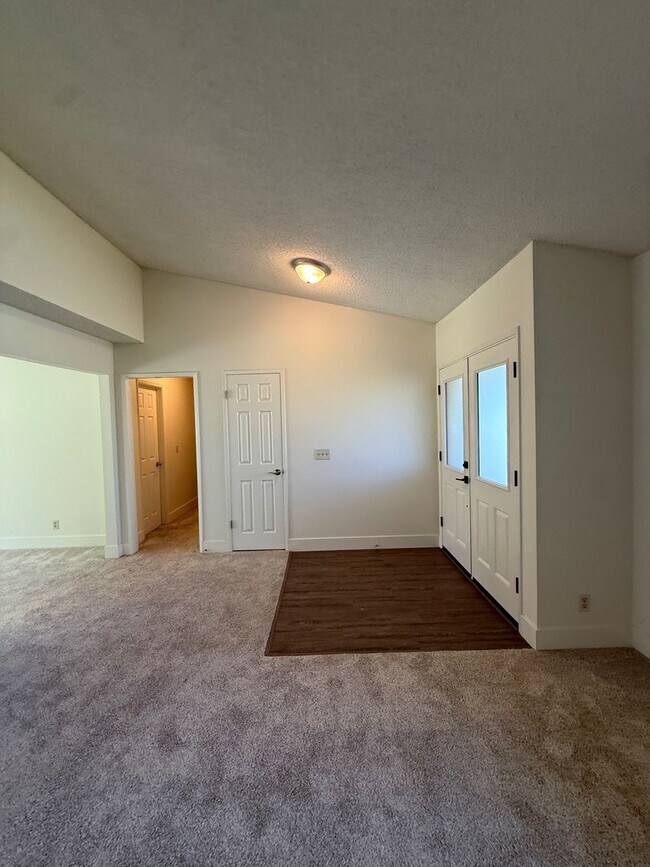 Foto del edificio - Orcutt Single Story Recently Updated Home with Large Yard