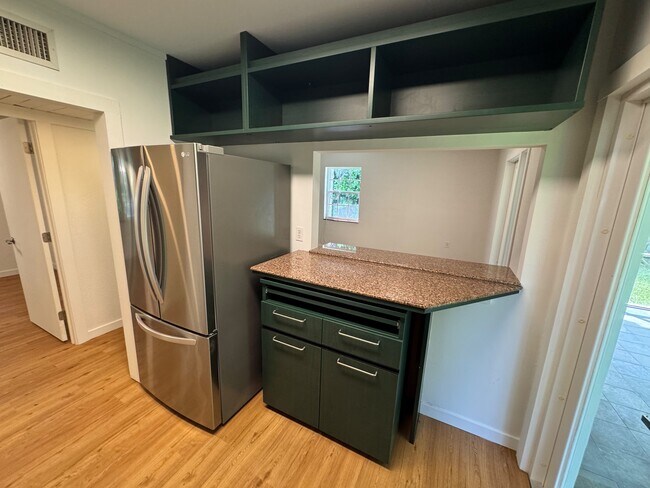 Building Photo - 5765 SW 48th St