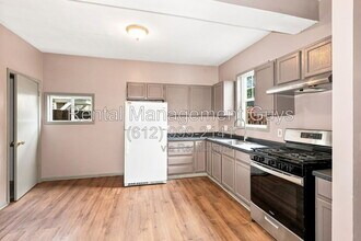 Building Photo - 2205 10th Ave S