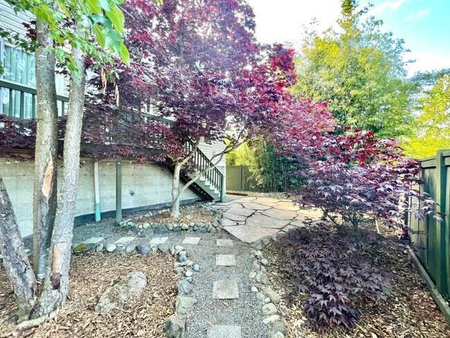 Building Photo - Great Townhome for rent