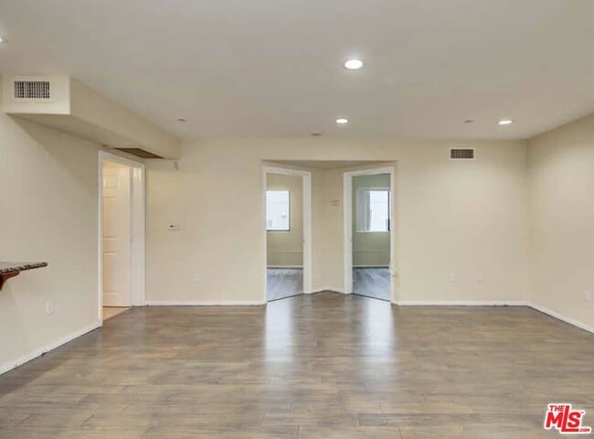Building Photo - 6815 Baird Ave