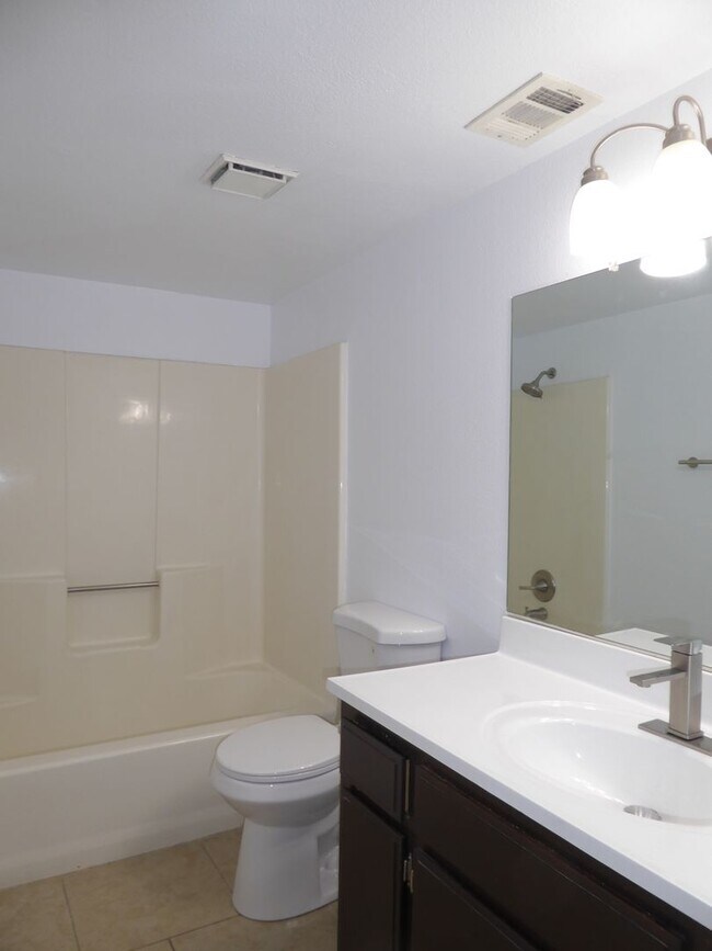 Foto del edificio - 824 Capehart Ct