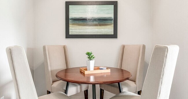 Foto del edificio - Whispering Lake Apartments