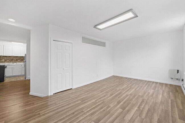 Building Photo - 344 Pavonia Ave
