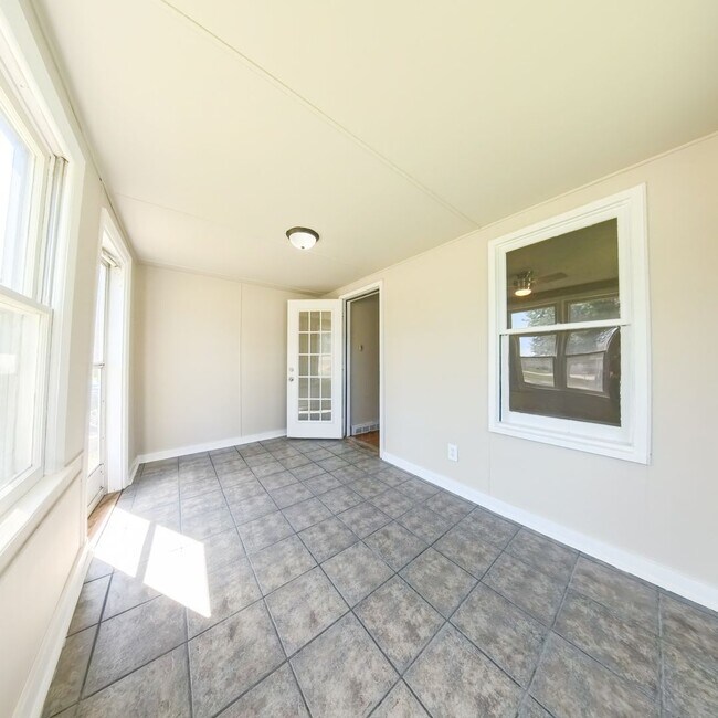 Foto del edificio - Newly updated 2 bedroom 1 bathroom home-Ad...