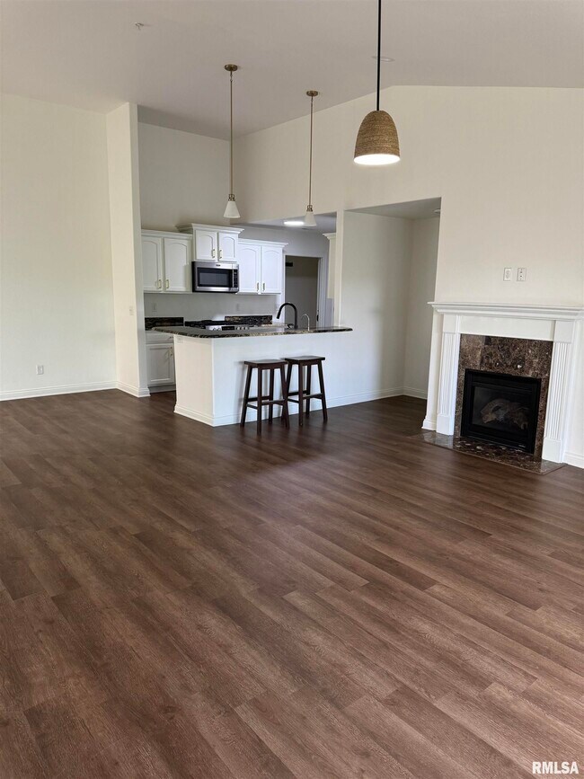 Foto del edificio - 4526 N Thornhill Dr