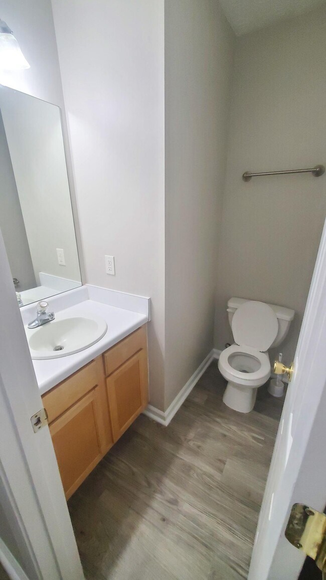 Building Photo - 351 Parkview Manor Dr