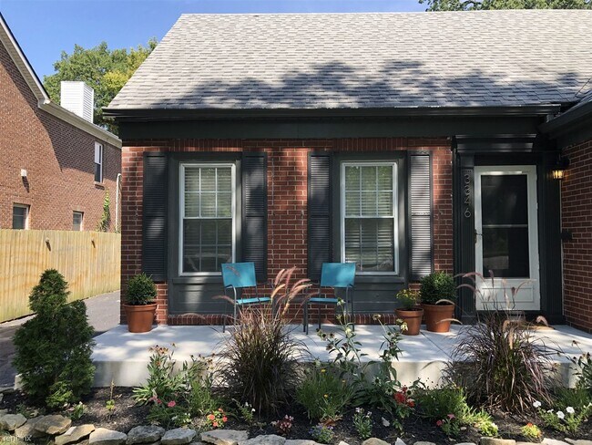 Foto del edificio - 3346 E Fall Creek Parkway North Dr