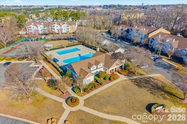 Foto del edificio - 16423 Golden River Ln