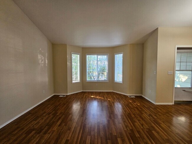 Building Photo - Charming and Spacious Home for Rent