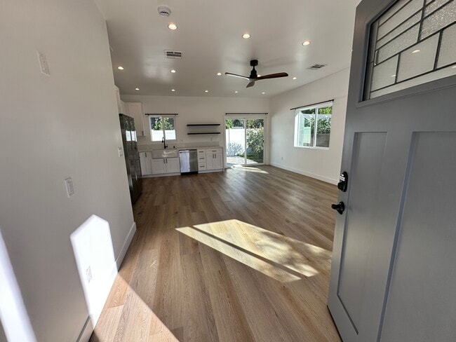 Foto del edificio - 3617 W Victory Blvd