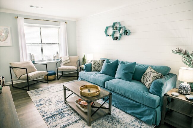 Foto del edificio - Fully Renovated 2 Bedroom Townhome in a Co...