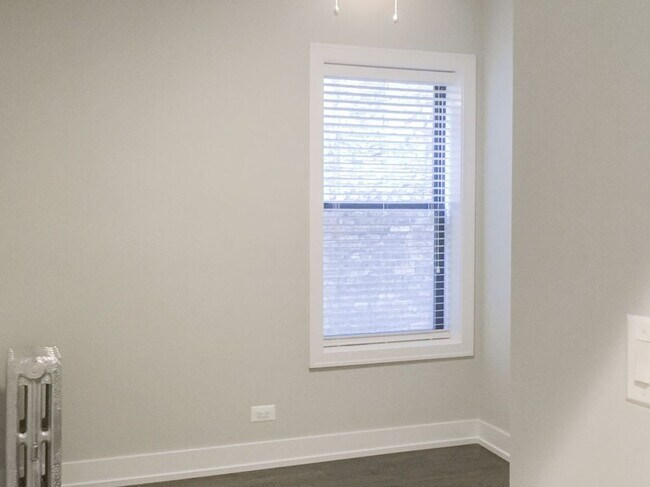 Foto del edificio - 4951 N Oakley Ave