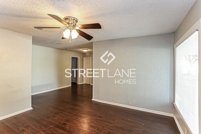 Building Photo - Charming 4 Bedroom in Cleburne!