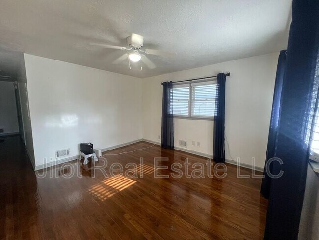 Foto del edificio - 2485 Jefferson Terrace