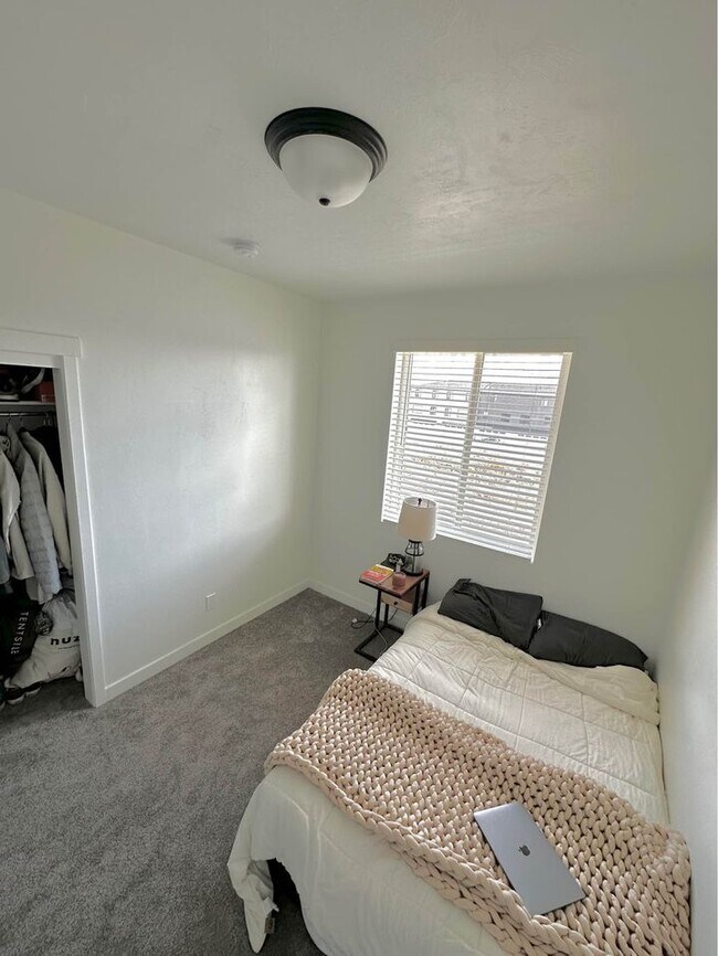 Building Photo - 461 S 900 W