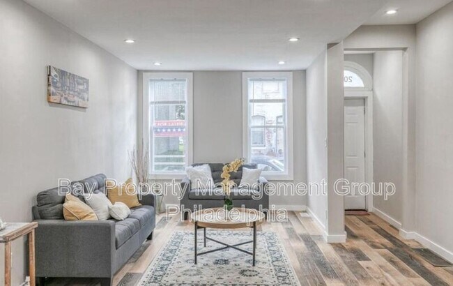 Building Photo - 2021 W Oxford St