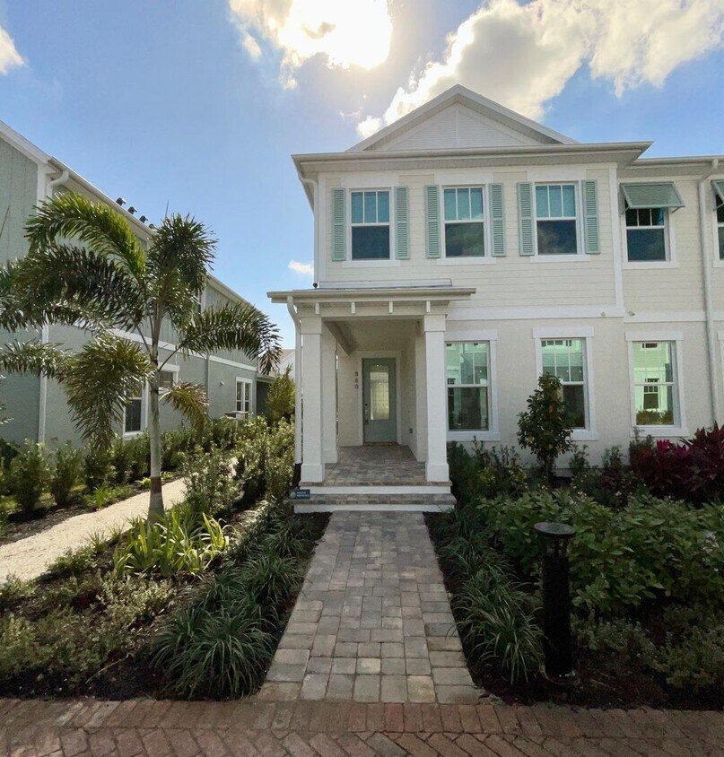 Foto principal - 3/2.5/2 Townhome in Rosette Park at Newfield