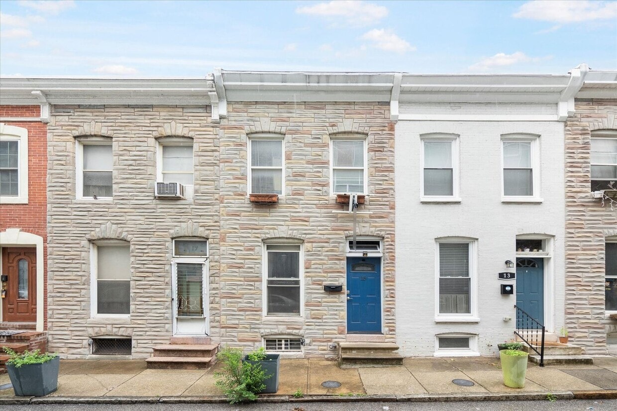 Foto principal - Stylish & Spacious 2 Bed, 1 Bath Home