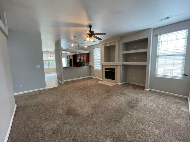 Building Photo - 620 Green Valley Dr