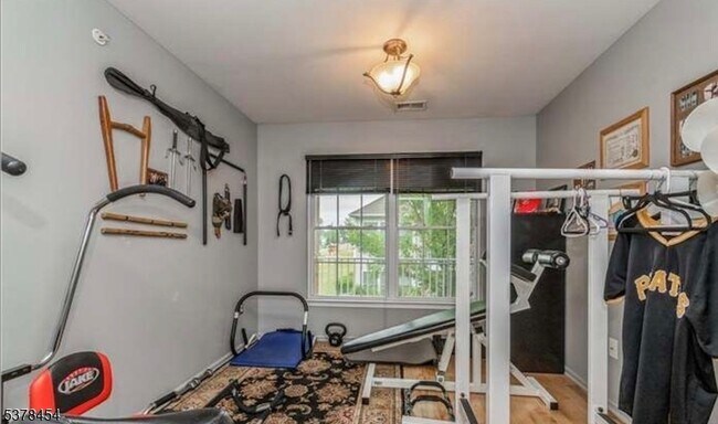 Building Photo - 115 Chariot Ct
