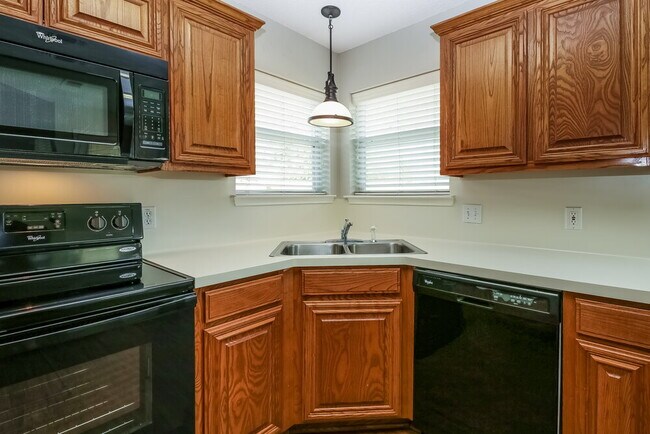 Foto del edificio - 1012 SW Hillside Dr
