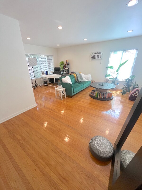 Foto del edificio - 1415 N Harper Ave