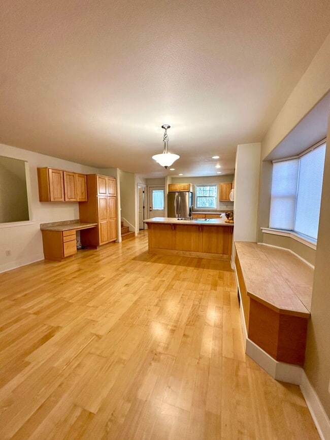 Building Photo - 1889 NW Monterey Pines Dr