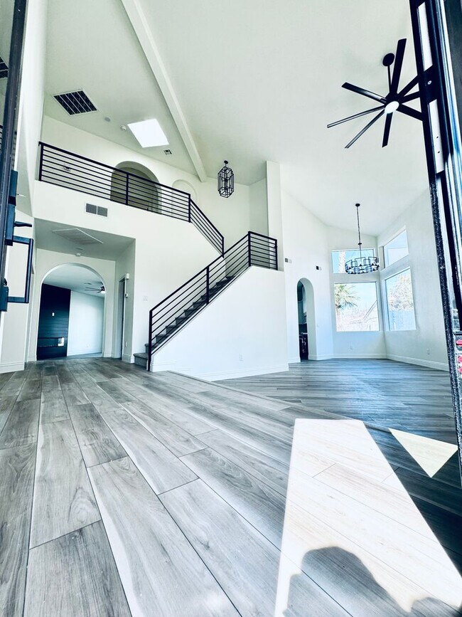 Building Photo - Absolutely gorgeous and upgraded large pool home and guarded golf community; “Painted Desert“