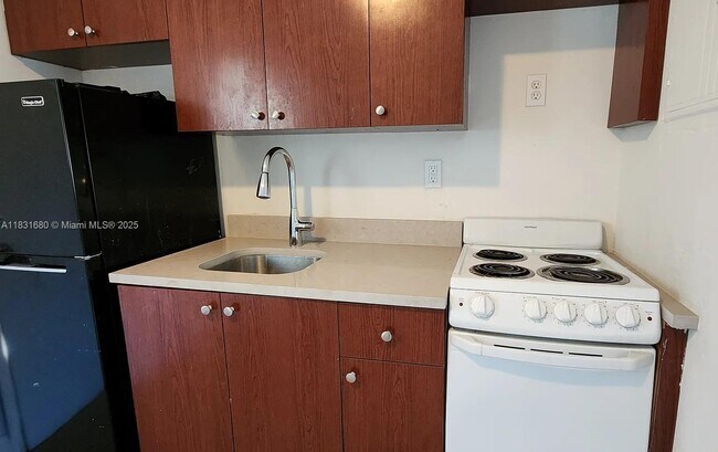 Foto del edificio - 2 NE 63rd St