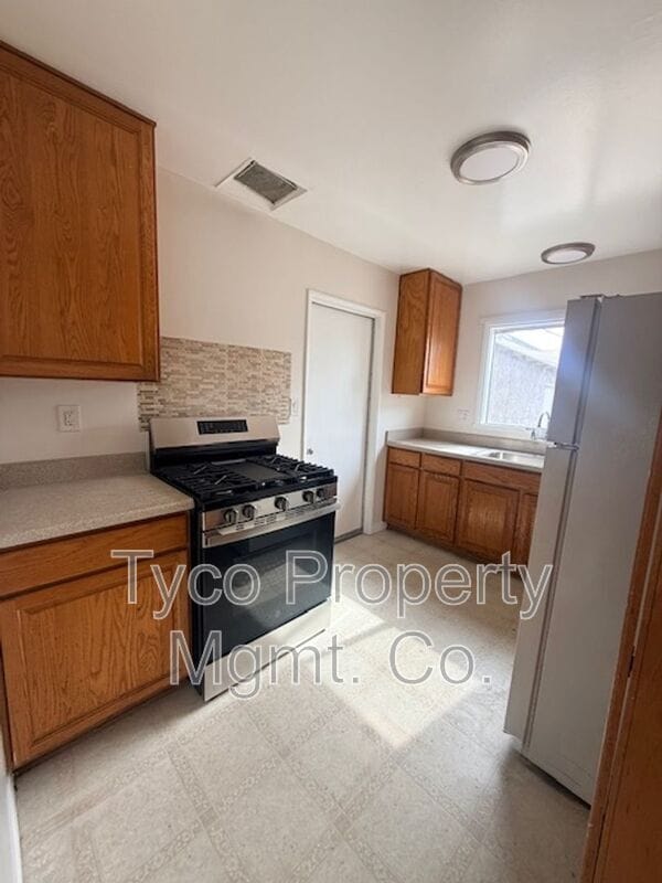 Foto del edificio - 1155 Connecticut St