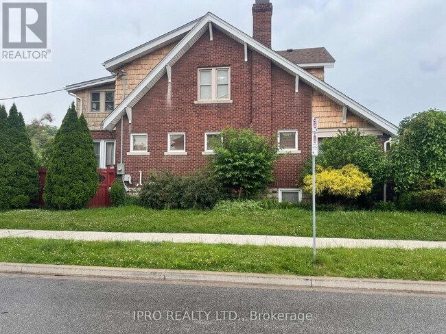 Building Photo - 1395-1395 Dougall Ave