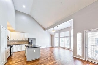 Building Photo - 1247 W 17th St