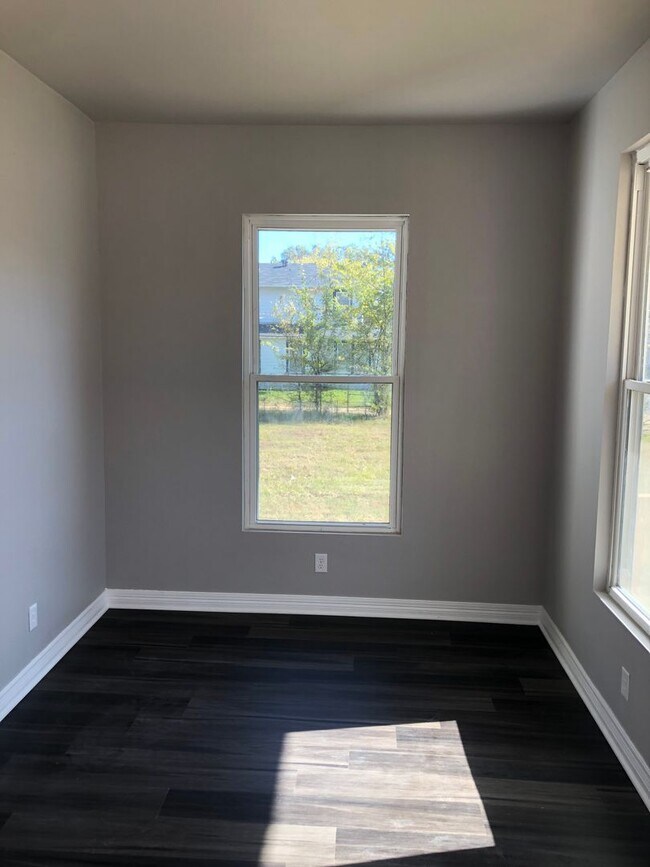 Building Photo - Darien Duplex