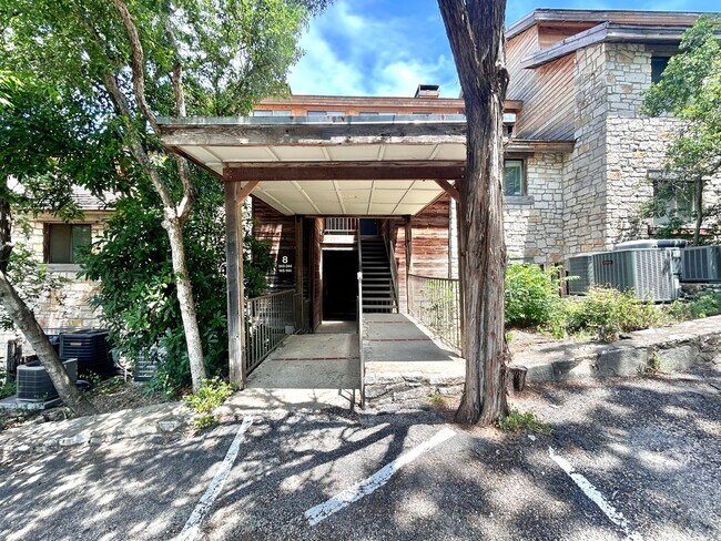 Foto del edificio - Stylish 2/BR 2/BA Home with Covered Balcon...