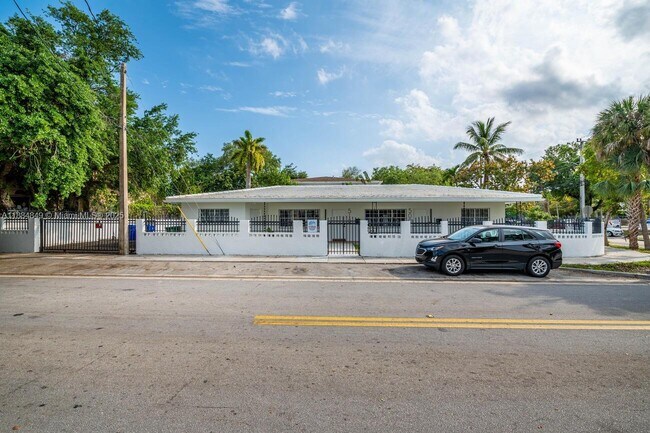 Foto del edificio - 510 NE 66th St