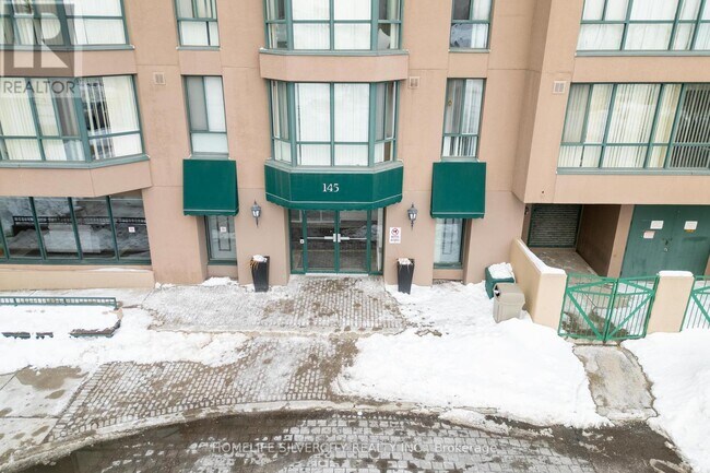 Photo du bâtiment - 145-145 Hillcrest Ave