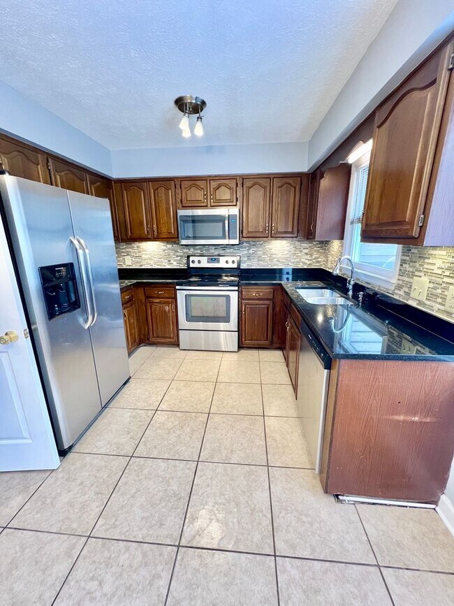 Building Photo - 219 Highland Villa Circle
