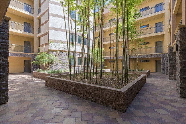 Building Photo - 345 S Gramercy Pl