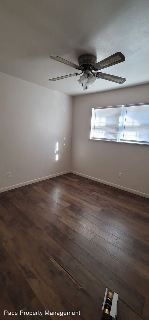Building Photo - 3 br, 2 bath House - 4325 Summit Circle