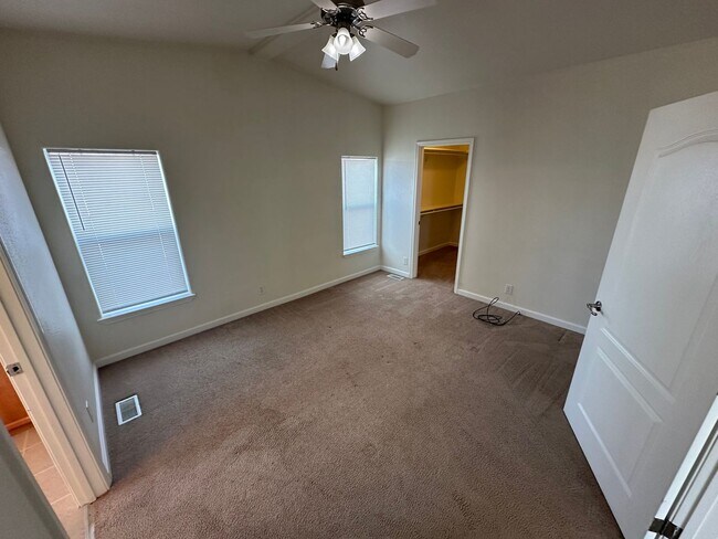 Foto del edificio - 3 bedrooms, 2 baths, manufactured home on ...
