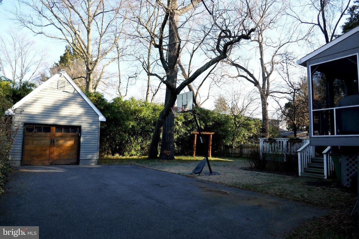 Primary Photo - 734 Rosedale St