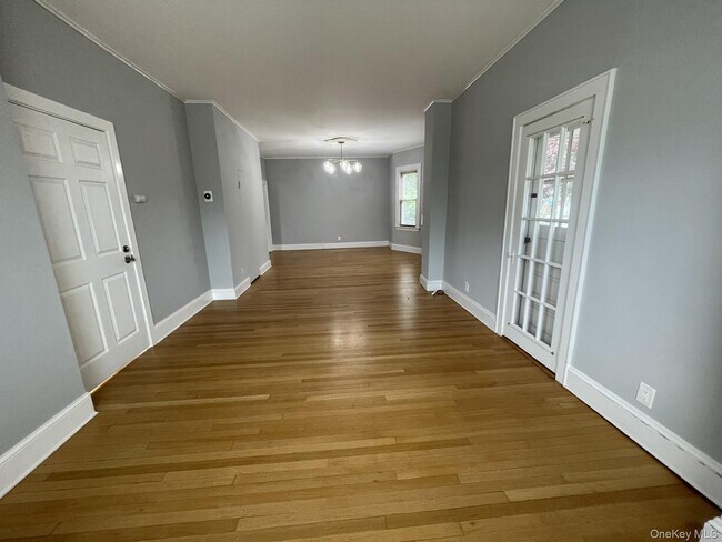 Foto del edificio - 248 Denton Ave
