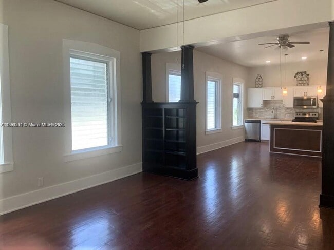 Foto del edificio - 371 NW 3rd St