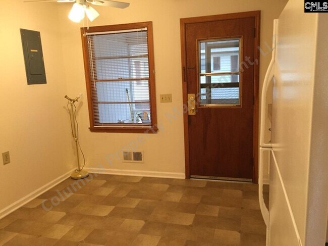 Building Photo - 302 S Marble St