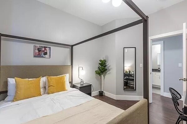 Foto del edificio - 870 E 5th St